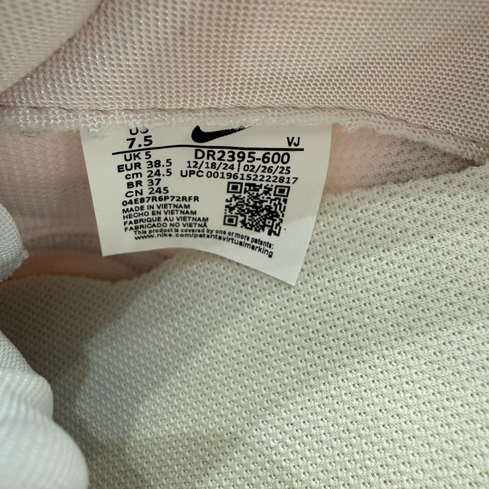 NEW IN BOX Nike Women's Air Max Dawn Sneakers Size 7.5 Women’s Tan & Soft Pink - Picture 8 of 9
